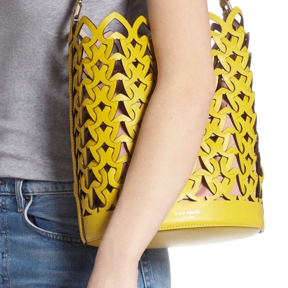 kate spade Dorie medium bucket bag in chartreuse - Picture 4 of 9
